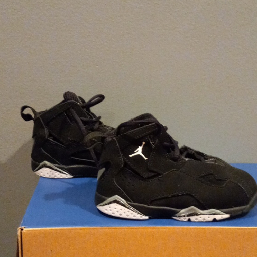 Pre- Owned Air jordan snaekers